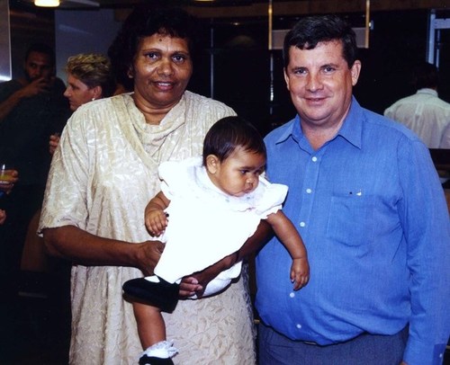 Medium eileen cummings was born in central arnhem land  and is a member of the  stolen  2 