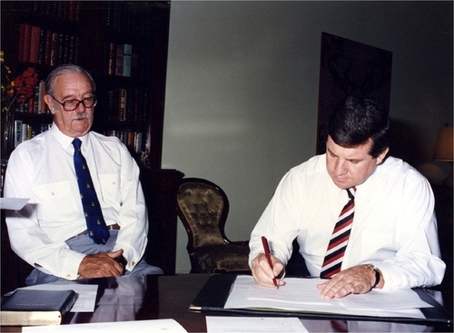 Medium swearing in government house darwin friday 26 may 1995   6   2 