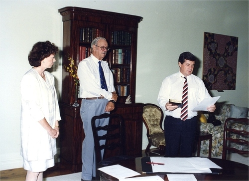 Medium swearing in government house darwin friday 26 may 1995   9   2 