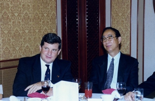 Medium dinner with professor qu geping 28 oct 1998 china world hotel beijing.